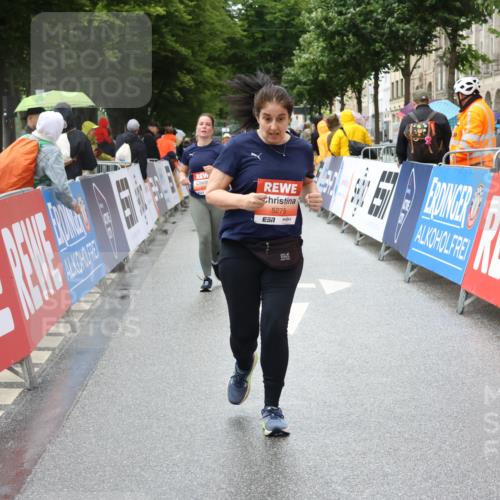 14.06.2026 - REWE Women's Run Strokosch-Dieckow http://msf.ph/oto/9764521 14.06.2026 11:11:17 Ziel 5136, 5275, 5575, 5617, 6027 meine-sportfotos.de