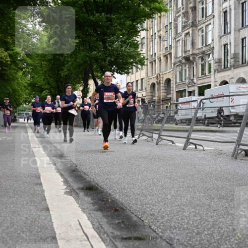 14.06.2026 - REWE Women's Run J. Mangold http://msf.ph/oto/9764549 14.06.2026 11:12:53 Ziel 5300, 5365, 5383, 5426, 5936 meine-sportfotos.de