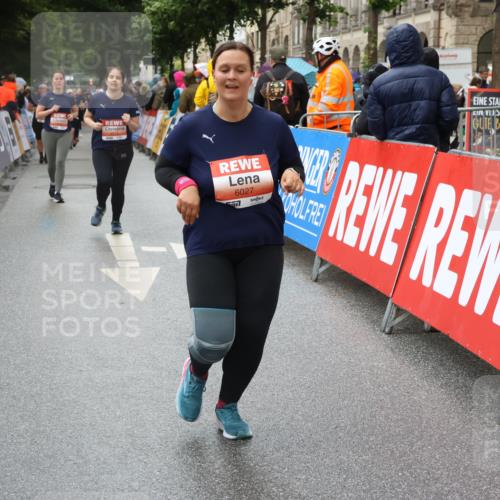 14.06.2026 - REWE Women's Run Strokosch-Dieckow http://msf.ph/oto/9764551 14.06.2026 11:11:14 Ziel 5275, 5575, 5606, 5617, 6027 meine-sportfotos.de