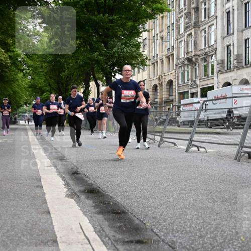 14.06.2026 - REWE Women's Run J. Mangold http://msf.ph/oto/9764557 14.06.2026 11:12:54 Ziel 5299, 5300, 5365, 5383, 5426, 5726, 5936 meine-sportfotos.de