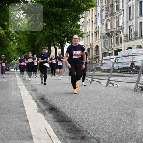 14.06.2026 - REWE Women's Run J. Mangold http://msf.ph/oto/9764559 14.06.2026 11:12:54 Ziel 5299, 5300, 5365, 5383, 5426, 5726, 5936 meine-sportfotos.de