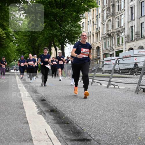 14.06.2026 - REWE Women's Run J. Mangold http://msf.ph/oto/9764563 14.06.2026 11:12:55 Ziel 5299, 5300, 5365, 5383, 5726, 5936 meine-sportfotos.de