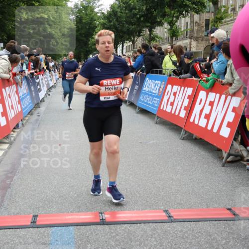 14.06.2026 - REWE Women's Run Strokosch-Dieckow http://msf.ph/oto/9764576 14.06.2026 10:57:22 Ziel 5006, 5048, 5333, 5500, 5683, 5753, 5872, 5933 meine-sportfotos.de
