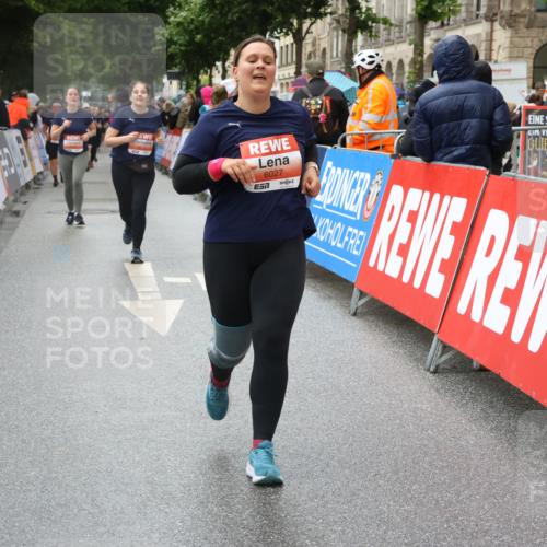 14.06.2026 - REWE Women's Run Strokosch-Dieckow http://msf.ph/oto/9764580 14.06.2026 11:11:14 Ziel 5275, 5575, 5606, 5617, 6027 meine-sportfotos.de