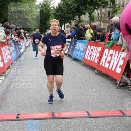 14.06.2026 - REWE Women's Run Strokosch-Dieckow http://msf.ph/oto/9764593 14.06.2026 10:57:22 Ziel 5006, 5048, 5333, 5500, 5683, 5753, 5872, 5933 meine-sportfotos.de