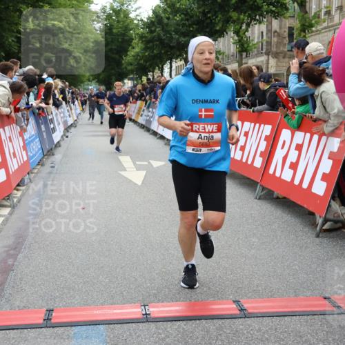 14.06.2026 - REWE Women's Run Strokosch-Dieckow http://msf.ph/oto/9764606 14.06.2026 10:57:19 Ziel 5048, 5218, 5333, 5500, 5683, 5804, 5872 meine-sportfotos.de