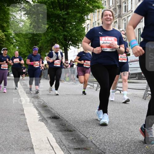 14.06.2026 - REWE Women's Run J. Mangold http://msf.ph/oto/9764619 14.06.2026 11:12:59 Ziel 5252, 5299, 5300, 5383, 5537, 5564, 5645, 5678, 5726, 5936, 5955, 6033, 6059 meine-sportfotos.de