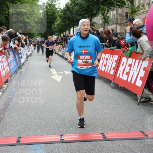14.06.2026 - REWE Women's Run Strokosch-Dieckow http://msf.ph/oto/9764621 14.06.2026 10:57:19 Ziel 5048, 5218, 5333, 5500, 5683, 5804, 5872 meine-sportfotos.de