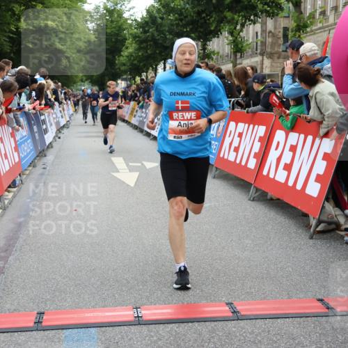 14.06.2026 - REWE Women's Run Strokosch-Dieckow http://msf.ph/oto/9764629 14.06.2026 10:57:19 Ziel 5048, 5218, 5333, 5500, 5683, 5804, 5872 meine-sportfotos.de