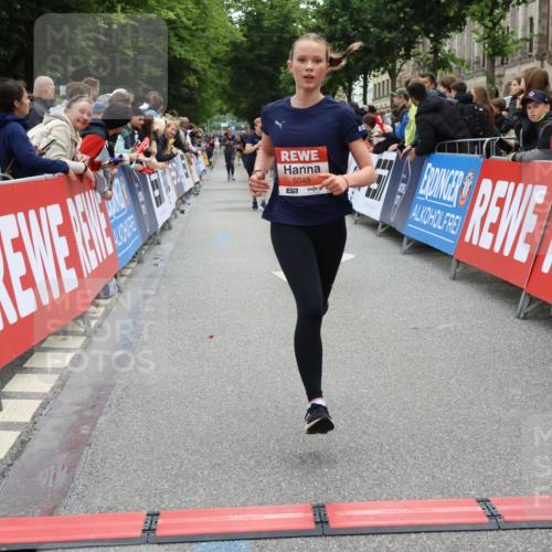 14.06.2026 - REWE Women's Run Strokosch-Dieckow http://msf.ph/oto/9764676 14.06.2026 10:57:17 Ziel 5048, 5218, 5500, 5552, 5640, 5683, 5804, 5872 meine-sportfotos.de
