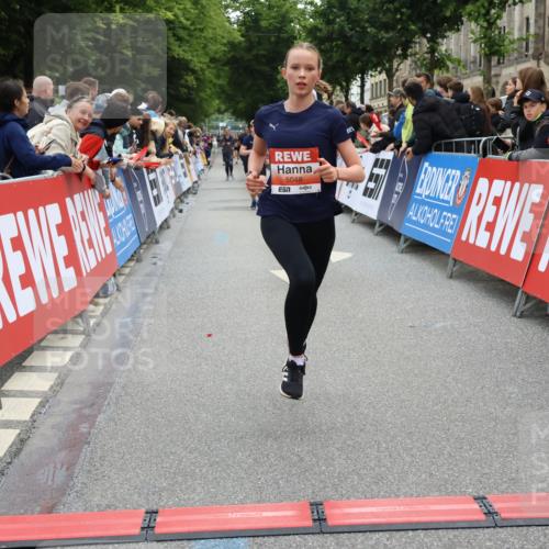 14.06.2026 - REWE Women's Run Strokosch-Dieckow http://msf.ph/oto/9764693 14.06.2026 10:57:17 Ziel 5048, 5218, 5500, 5552, 5640, 5683, 5804, 5872 meine-sportfotos.de