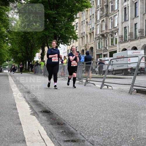 14.06.2026 - REWE Women's Run J. Mangold http://msf.ph/oto/9764694 14.06.2026 11:13:37 Ziel 5151, 5152 meine-sportfotos.de