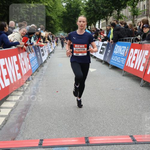14.06.2026 - REWE Women's Run Strokosch-Dieckow http://msf.ph/oto/9764708 14.06.2026 10:57:17 Ziel 5048, 5218, 5500, 5552, 5640, 5683, 5804, 5872 meine-sportfotos.de
