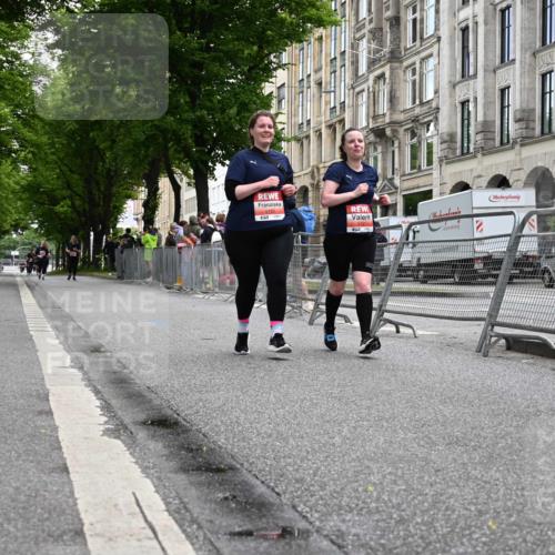 14.06.2026 - REWE Women's Run J. Mangold http://msf.ph/oto/9764709 14.06.2026 11:13:38 Ziel 5151, 5152 meine-sportfotos.de