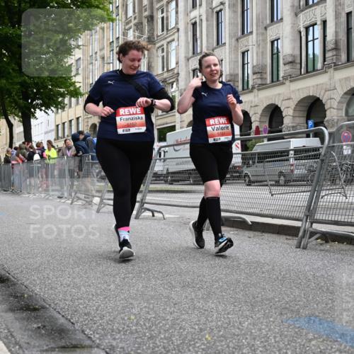 14.06.2026 - REWE Women's Run J. Mangold http://msf.ph/oto/9764720 14.06.2026 11:13:39 Ziel 5151, 5152 meine-sportfotos.de