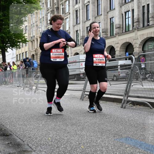 14.06.2026 - REWE Women's Run J. Mangold http://msf.ph/oto/9764722 14.06.2026 11:13:40 Ziel 5151, 5152 meine-sportfotos.de