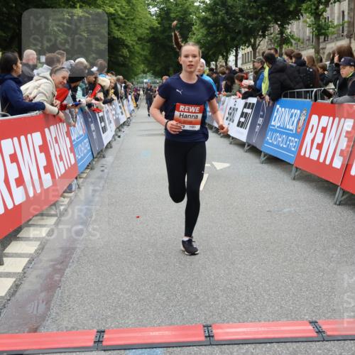 14.06.2026 - REWE Women's Run Strokosch-Dieckow http://msf.ph/oto/9764749 14.06.2026 10:57:17 Ziel 5048, 5218, 5500, 5552, 5640, 5683, 5804, 5872 meine-sportfotos.de