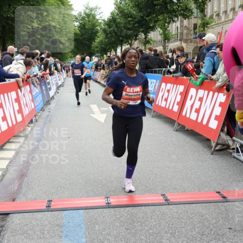14.06.2026 - REWE Women's Run Strokosch-Dieckow http://msf.ph/oto/9764790 14.06.2026 10:57:15 Ziel 5048, 5218, 5500, 5552, 5640, 5683, 5804, 5872 meine-sportfotos.de