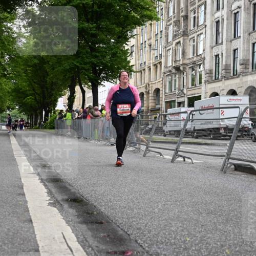 14.06.2026 - REWE Women's Run J. Mangold http://msf.ph/oto/9764794 14.06.2026 11:14:34 Ziel 5304 meine-sportfotos.de
