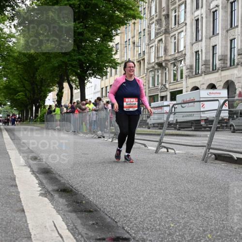14.06.2026 - REWE Women's Run J. Mangold http://msf.ph/oto/9764801 14.06.2026 11:14:35 Ziel 5304 meine-sportfotos.de