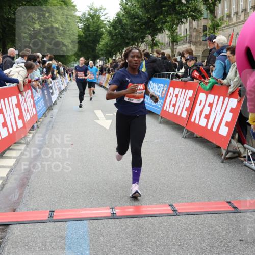 14.06.2026 - REWE Women's Run Strokosch-Dieckow http://msf.ph/oto/9764804 14.06.2026 10:57:15 Ziel 5048, 5218, 5500, 5552, 5640, 5683, 5804, 5872 meine-sportfotos.de