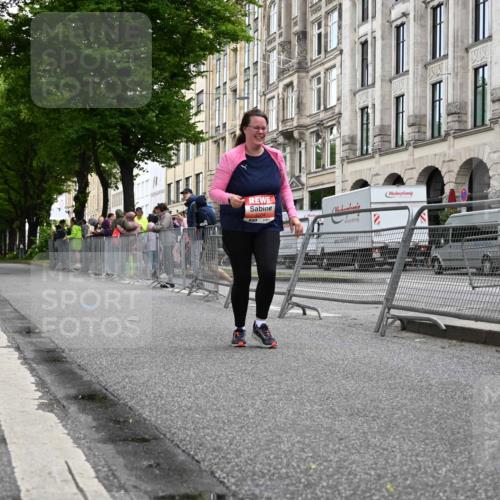 14.06.2026 - REWE Women's Run J. Mangold http://msf.ph/oto/9764807 14.06.2026 11:14:35 Ziel 5304 meine-sportfotos.de
