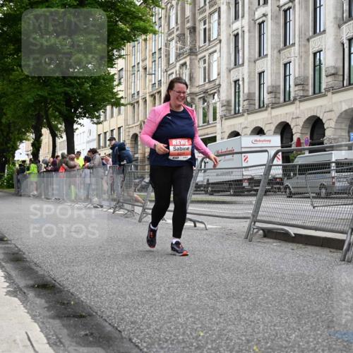 14.06.2026 - REWE Women's Run J. Mangold http://msf.ph/oto/9764809 14.06.2026 11:14:35 Ziel 5304 meine-sportfotos.de