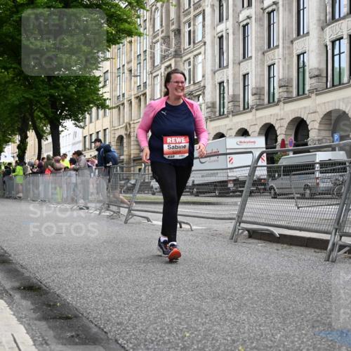 14.06.2026 - REWE Women's Run J. Mangold http://msf.ph/oto/9764811 14.06.2026 11:14:36 Ziel 5304 meine-sportfotos.de