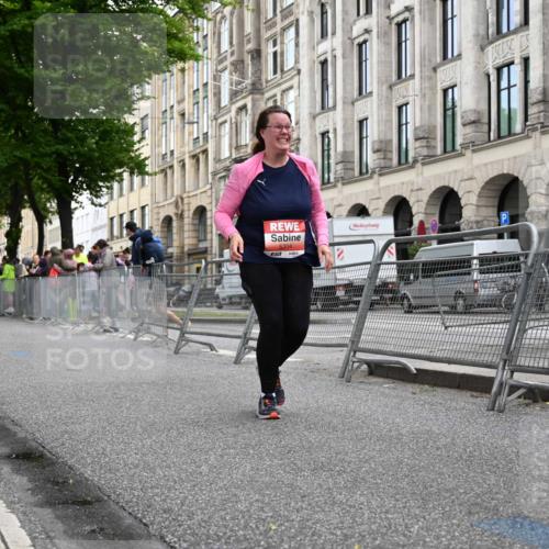 14.06.2026 - REWE Women's Run J. Mangold http://msf.ph/oto/9764813 14.06.2026 11:14:36 Ziel 5304 meine-sportfotos.de