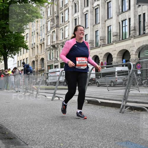 14.06.2026 - REWE Women's Run J. Mangold http://msf.ph/oto/9764815 14.06.2026 11:14:36 Ziel 5304 meine-sportfotos.de