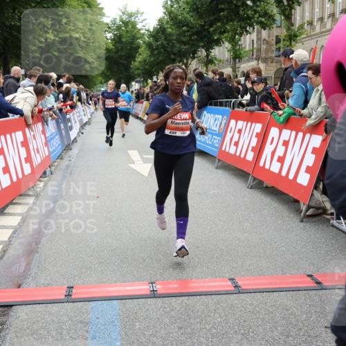 14.06.2026 - REWE Women's Run Strokosch-Dieckow http://msf.ph/oto/9764818 14.06.2026 10:57:15 Ziel 5048, 5218, 5500, 5552, 5640, 5683, 5804, 5872 meine-sportfotos.de