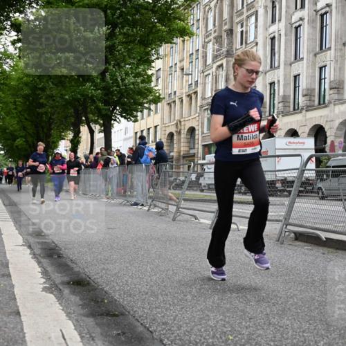 14.06.2026 - REWE Women's Run J. Mangold http://msf.ph/oto/9764827 14.06.2026 11:14:58 Ziel 5425 meine-sportfotos.de