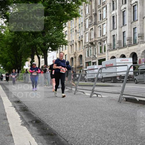 14.06.2026 - REWE Women's Run J. Mangold http://msf.ph/oto/9764829 14.06.2026 11:15:01 Ziel 5422, 5425, 5870 meine-sportfotos.de