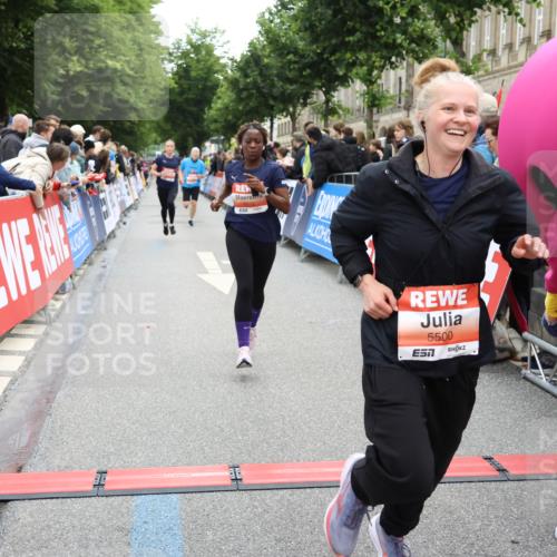 14.06.2026 - REWE Women's Run Strokosch-Dieckow http://msf.ph/oto/9764832 14.06.2026 10:57:14 Ziel 5048, 5218, 5500, 5552, 5640, 5804, 5872 meine-sportfotos.de
