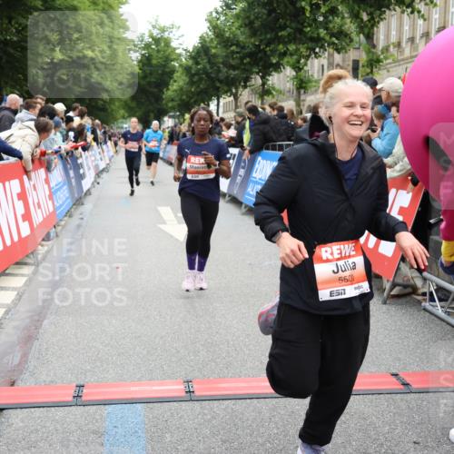 14.06.2026 - REWE Women's Run Strokosch-Dieckow http://msf.ph/oto/9764848 14.06.2026 10:57:14 Ziel 5048, 5218, 5500, 5552, 5640, 5804, 5872 meine-sportfotos.de