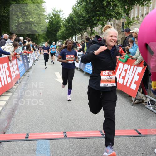 14.06.2026 - REWE Women's Run Strokosch-Dieckow http://msf.ph/oto/9764878 14.06.2026 10:57:14 Ziel 5048, 5218, 5500, 5552, 5640, 5804, 5872 meine-sportfotos.de