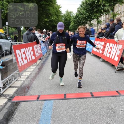 14.06.2026 - REWE Women's Run Strokosch-Dieckow http://msf.ph/oto/9764892 14.06.2026 11:02:50 Ziel 5133, 5179, 5260, 5372, 5428, 5521, 5528, 5529, 5530, 5540, 5567, 5644, 5650, 5704, 5777, 5802, 5814, 5935, 5991 meine-sportfotos.de