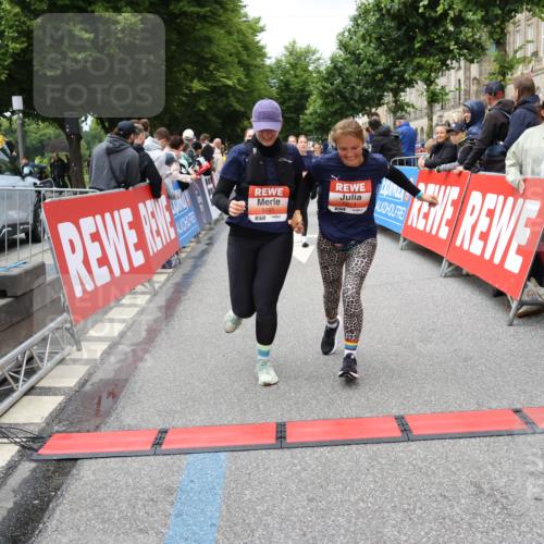 14.06.2026 - REWE Women's Run Strokosch-Dieckow http://msf.ph/oto/9764899 14.06.2026 11:02:50 Ziel 5133, 5179, 5260, 5372, 5428, 5521, 5528, 5529, 5530, 5540, 5567, 5644, 5650, 5704, 5777, 5802, 5814, 5935, 5991 meine-sportfotos.de
