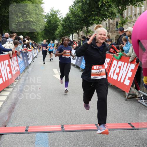 14.06.2026 - REWE Women's Run Strokosch-Dieckow http://msf.ph/oto/9764901 14.06.2026 10:57:14 Ziel 5048, 5218, 5500, 5552, 5640, 5804, 5872 meine-sportfotos.de