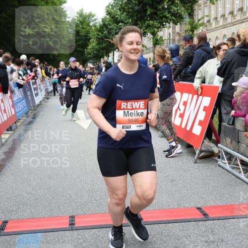 14.06.2026 - REWE Women's Run Strokosch-Dieckow http://msf.ph/oto/9764918 14.06.2026 11:02:48 Ziel 5133, 5179, 5260, 5372, 5428, 5521, 5540, 5644, 5650, 5704, 5777, 5802, 5814, 5935, 5991 meine-sportfotos.de