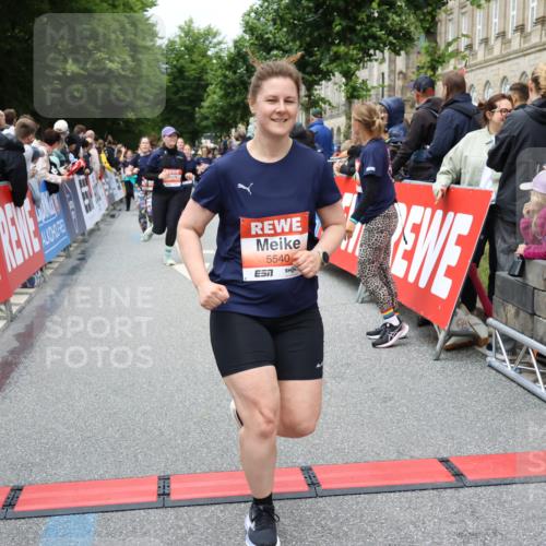 14.06.2026 - REWE Women's Run Strokosch-Dieckow http://msf.ph/oto/9764926 14.06.2026 11:02:48 Ziel 5133, 5179, 5260, 5372, 5428, 5521, 5540, 5644, 5650, 5704, 5777, 5802, 5814, 5935, 5991 meine-sportfotos.de