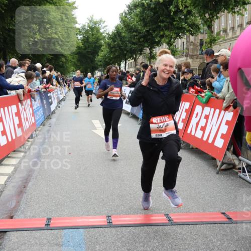 14.06.2026 - REWE Women's Run Strokosch-Dieckow http://msf.ph/oto/9764927 14.06.2026 10:57:14 Ziel 5048, 5218, 5500, 5552, 5640, 5804, 5872 meine-sportfotos.de