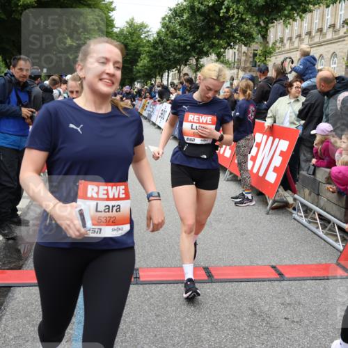 14.06.2026 - REWE Women's Run Strokosch-Dieckow http://msf.ph/oto/9764952 14.06.2026 11:02:46 Ziel 5133, 5179, 5372, 5428, 5521, 5540, 5644, 5704, 5777, 5802, 5814, 5935, 5991 meine-sportfotos.de