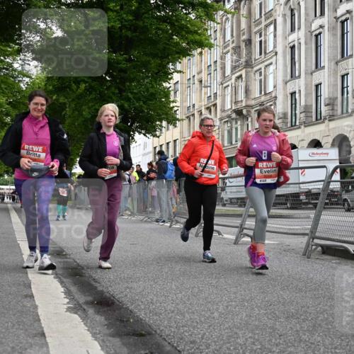 14.06.2026 - REWE Women's Run J. Mangold http://msf.ph/oto/9764956 14.06.2026 11:15:25 Ziel 5008, 5010, 5011, 5012, 5013 meine-sportfotos.de