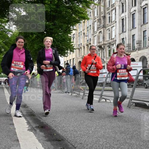 14.06.2026 - REWE Women's Run J. Mangold http://msf.ph/oto/9764958 14.06.2026 11:15:25 Ziel 5008, 5010, 5011, 5012, 5013 meine-sportfotos.de