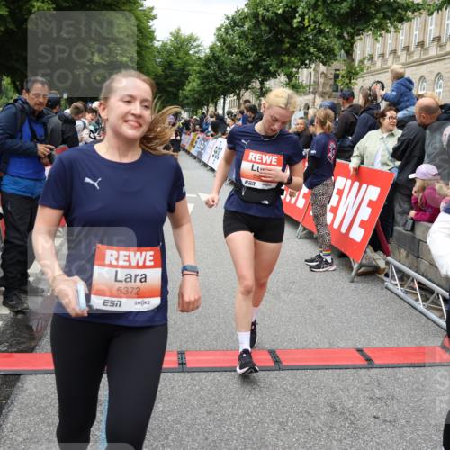 14.06.2026 - REWE Women's Run Strokosch-Dieckow http://msf.ph/oto/9764959 14.06.2026 11:02:46 Ziel 5133, 5179, 5372, 5428, 5521, 5540, 5644, 5704, 5777, 5802, 5814, 5935, 5991 meine-sportfotos.de
