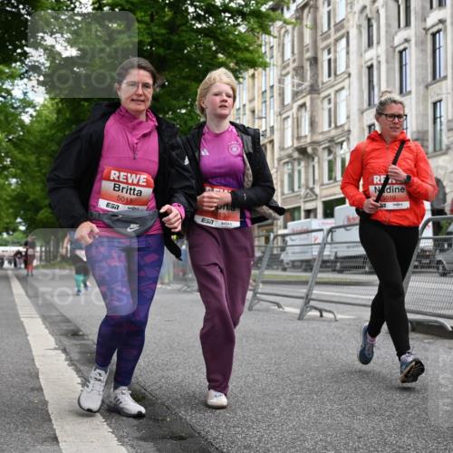 14.06.2026 - REWE Women's Run J. Mangold http://msf.ph/oto/9764965 14.06.2026 11:15:26 Ziel 5008, 5010, 5011, 5012, 5013 meine-sportfotos.de