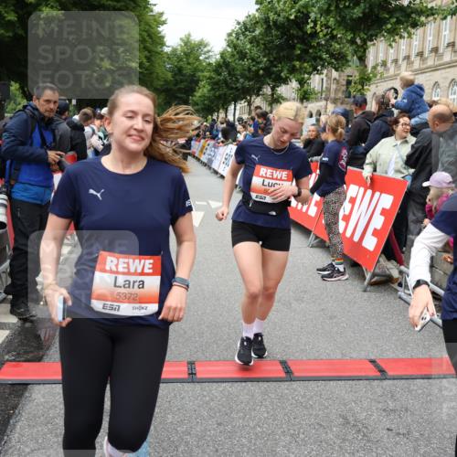 14.06.2026 - REWE Women's Run Strokosch-Dieckow http://msf.ph/oto/9764967 14.06.2026 11:02:45 Ziel 5133, 5179, 5372, 5428, 5521, 5540, 5644, 5704, 5777, 5802, 5814, 5935 meine-sportfotos.de