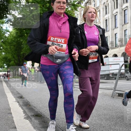 14.06.2026 - REWE Women's Run J. Mangold http://msf.ph/oto/9764970 14.06.2026 11:15:26 Ziel 5008, 5010, 5011, 5012, 5013 meine-sportfotos.de