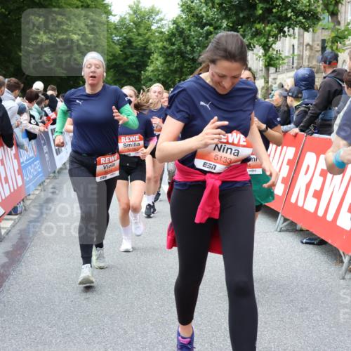 14.06.2026 - REWE Women's Run Strokosch-Dieckow http://msf.ph/oto/9764976 14.06.2026 11:02:43 Ziel 5133, 5179, 5372, 5428, 5521, 5644, 5704, 5777, 5802, 5814, 5935 meine-sportfotos.de